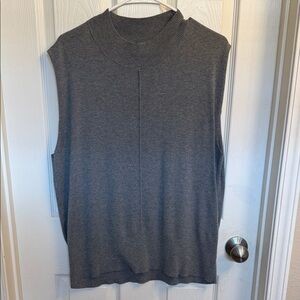 Chic Gray Sleeveless Sweater Top